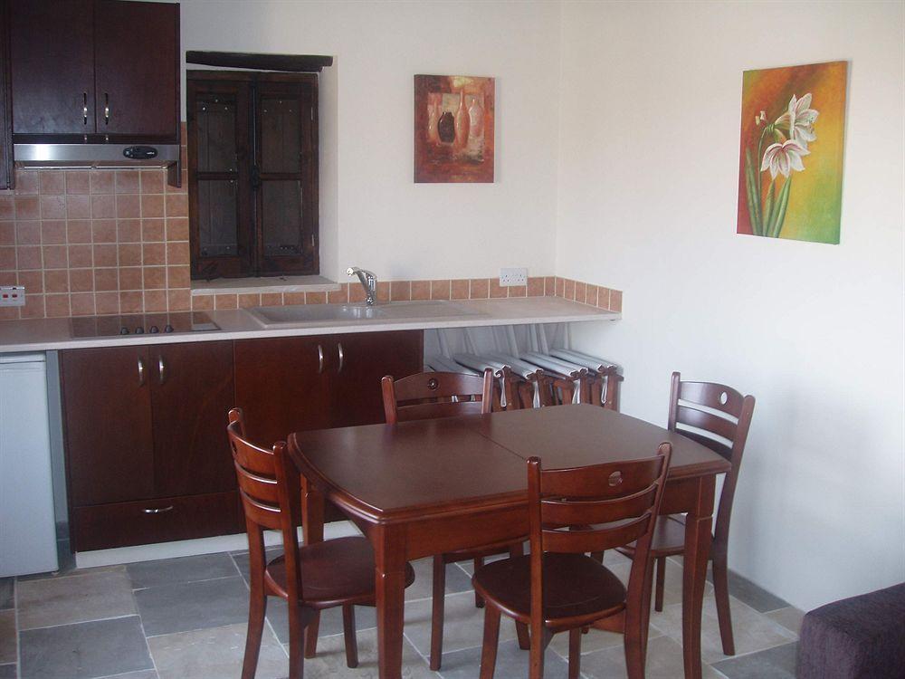Niovi House Apartment Tochni Ngoại thất bức ảnh